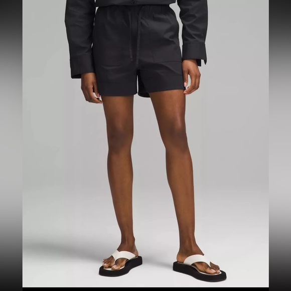 Lululemon NWOT Cotton-Blend Poplin High-Rise Short 4" Black - Picture 1 of 11